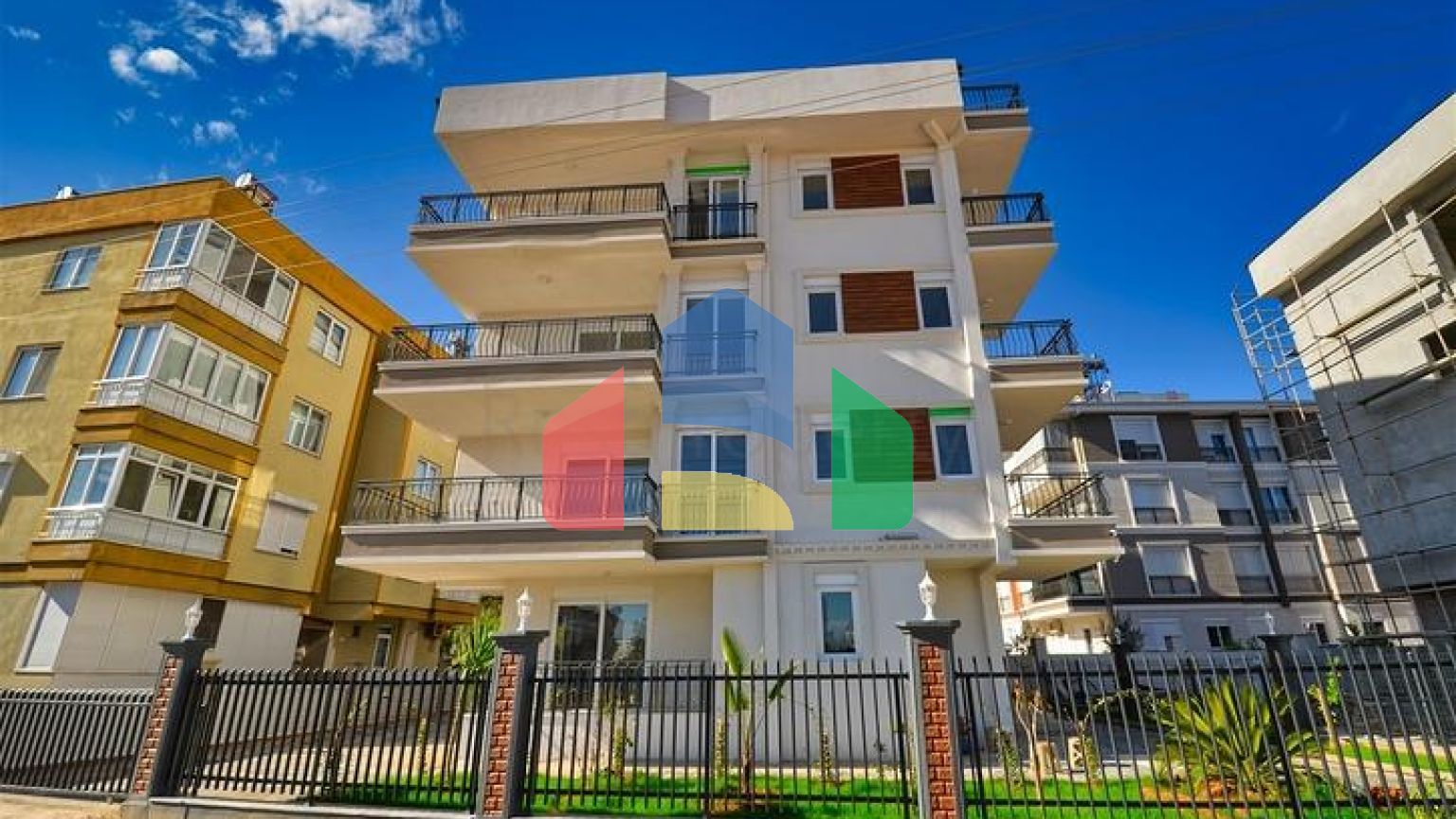 Квартиры планировки 2+1 и 6+1 дуплекс в районе Кепез - Анталия