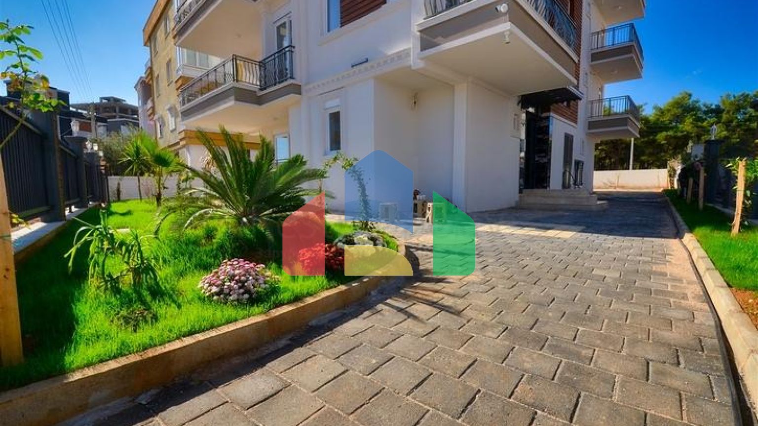 Квартиры планировки 2+1 и 6+1 дуплекс в районе Кепез - Анталия