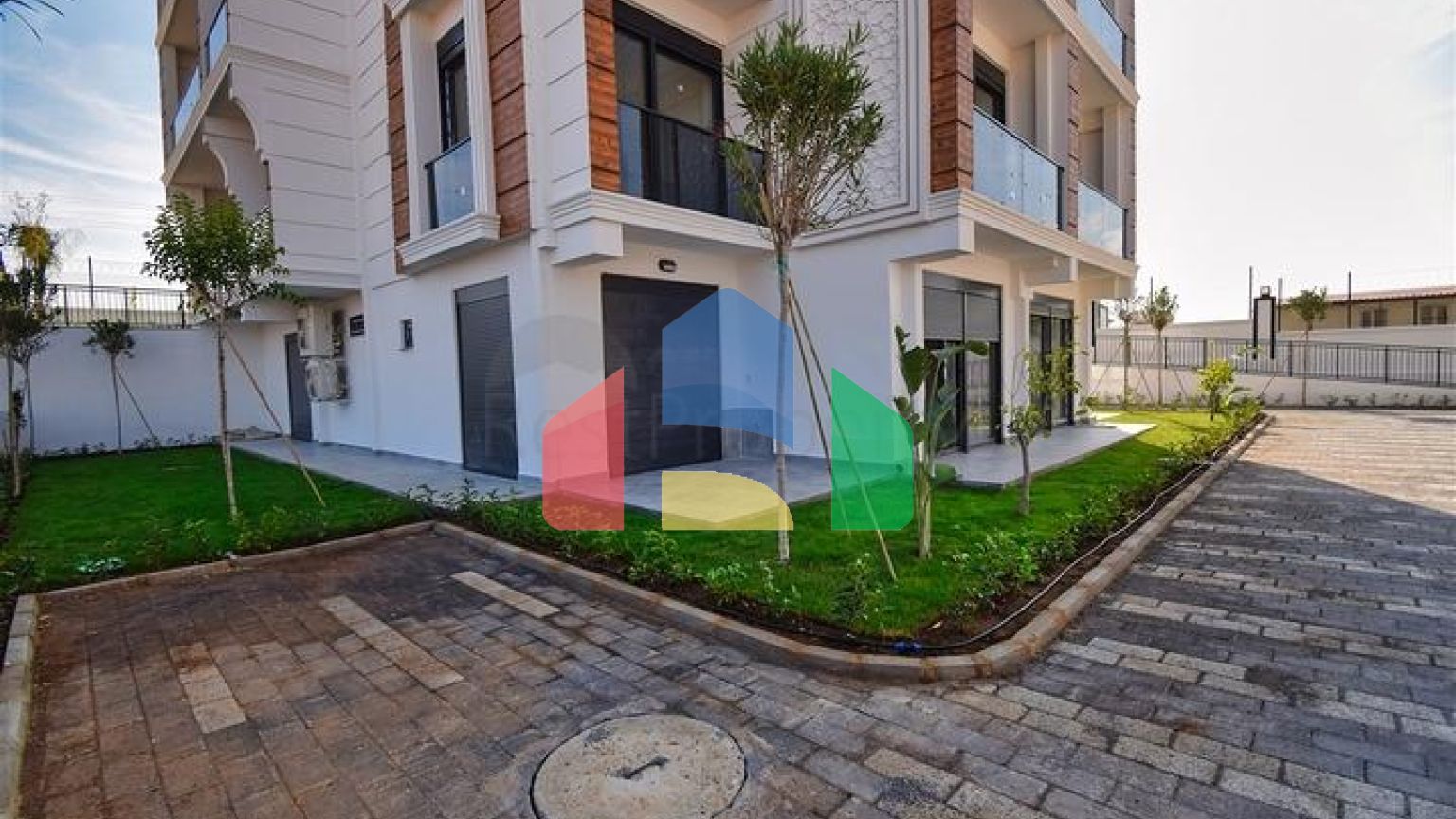 Інвестиційний проект на продаж виставлено будівлю в районі Алтинташ-Анталія