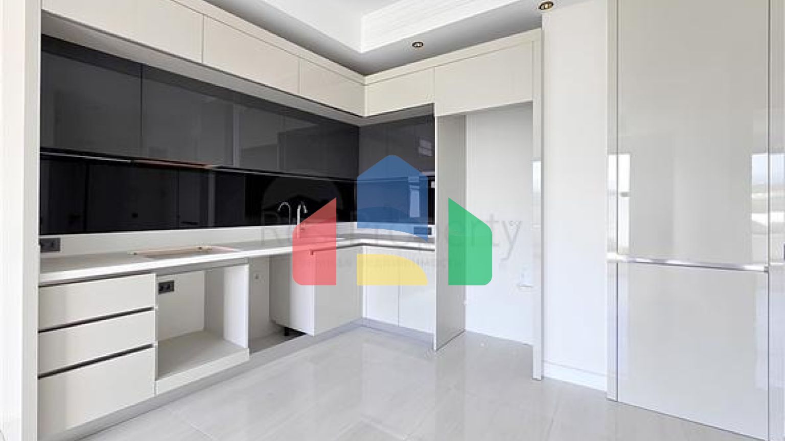 Розкішна квартира біля моря з розвиненою інфраструктурою в Тюрклері