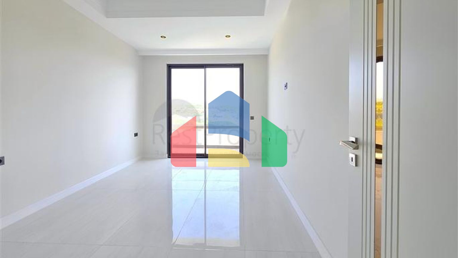 Розкішна квартира біля моря з розвиненою інфраструктурою в Тюрклері