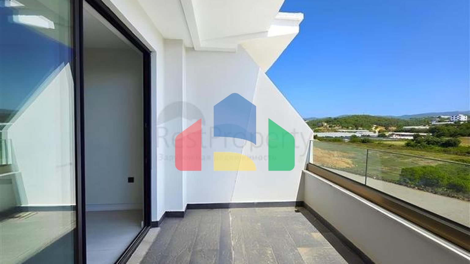 Розкішна квартира біля моря з розвиненою інфраструктурою в Тюрклері