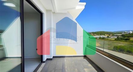 Розкішна квартира біля моря з розвиненою інфраструктурою в Тюрклері