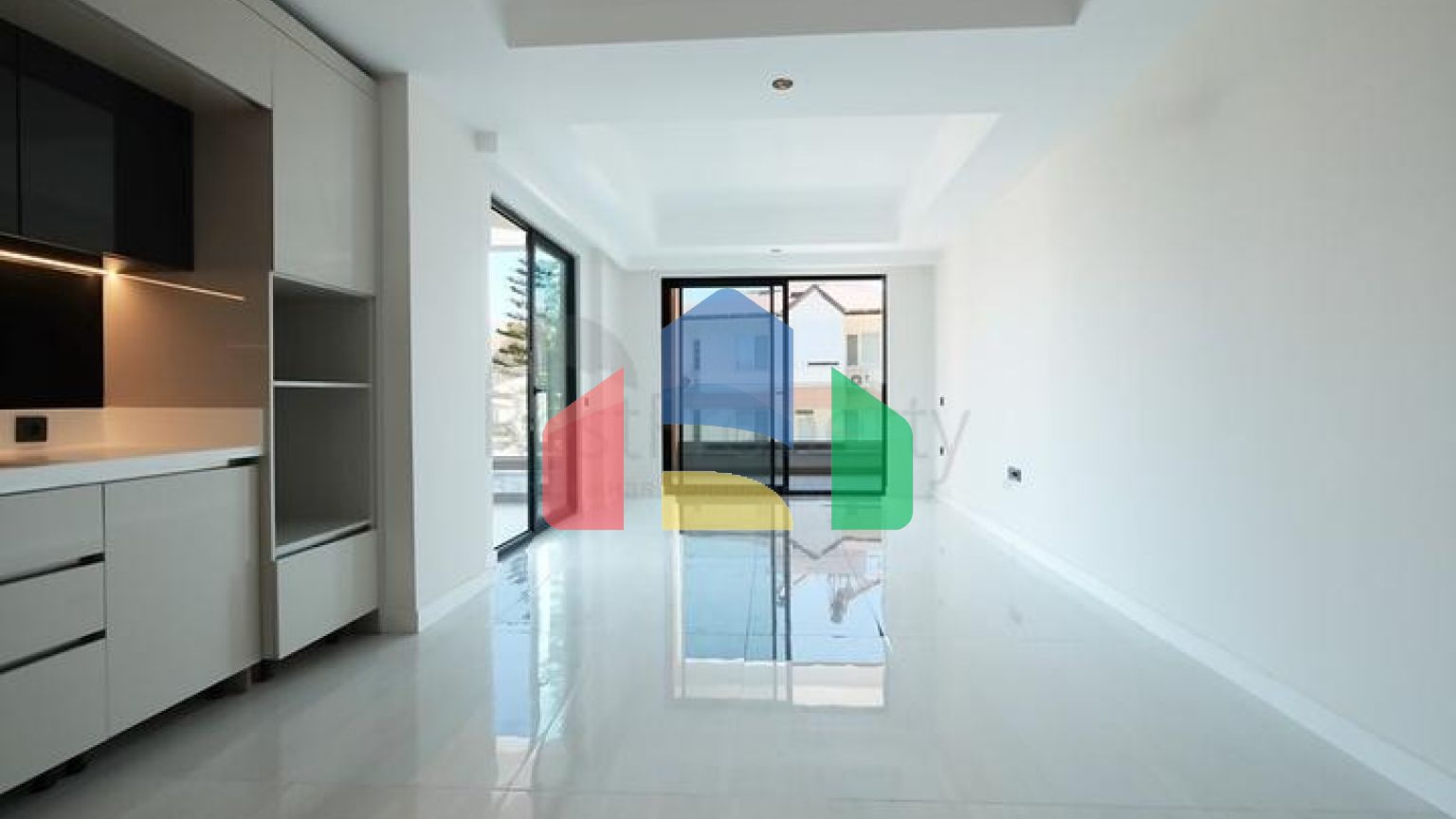 Современная квартира у моря в престижном районе Турклер