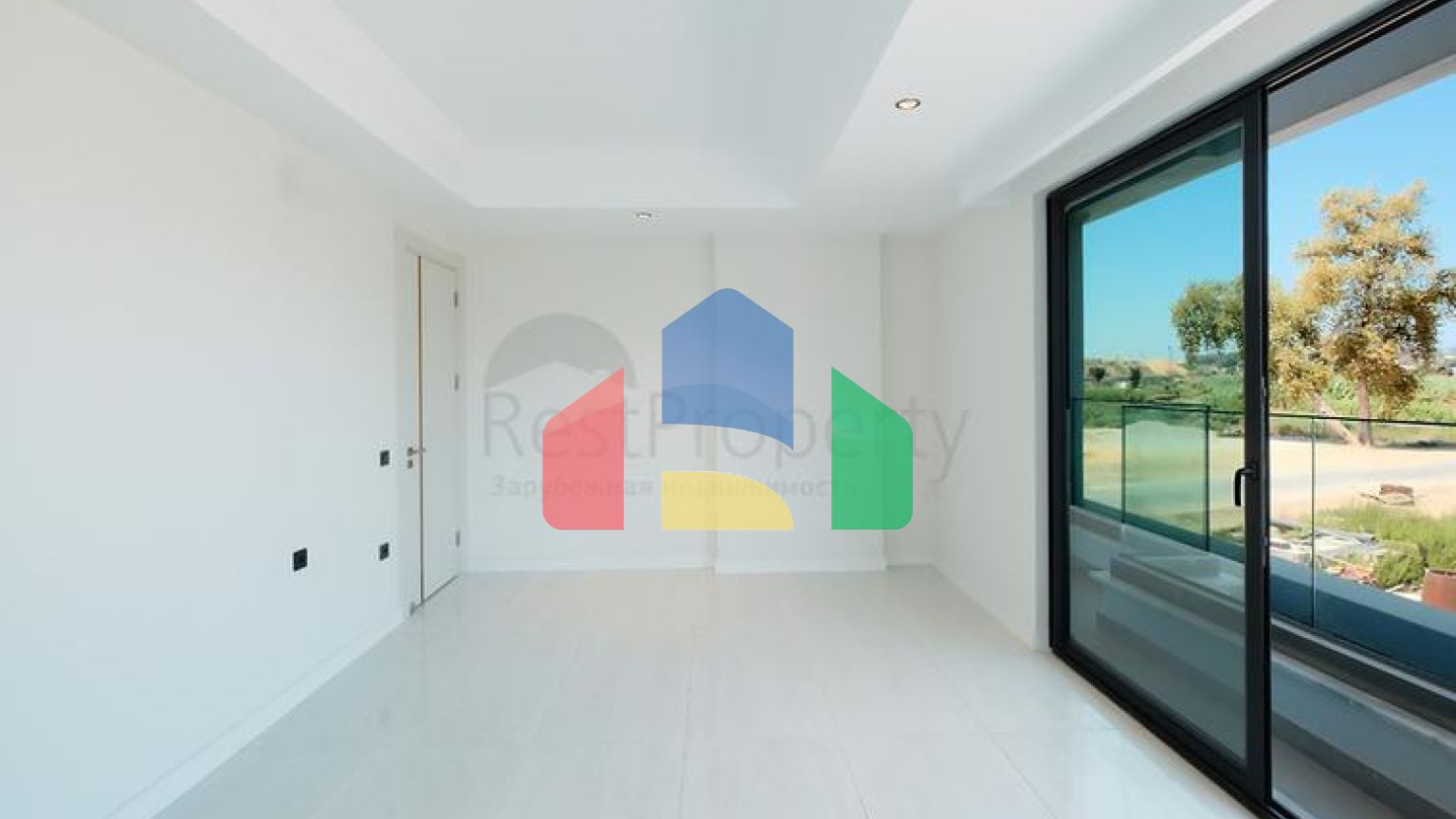 Современная квартира у моря в престижном районе Турклер