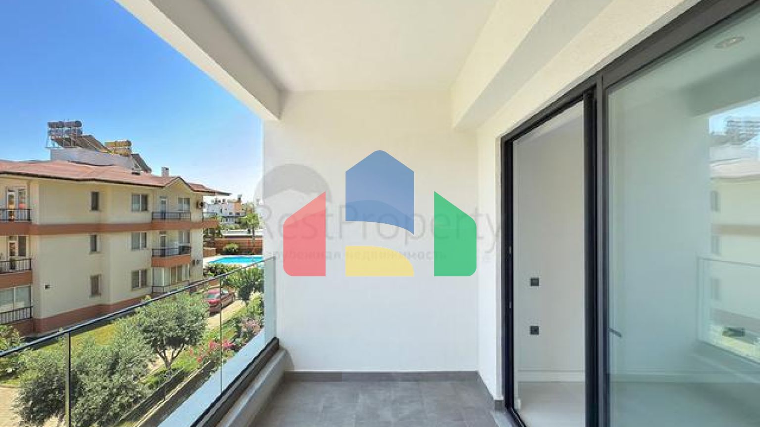 Современная квартира у моря в престижном районе Турклер