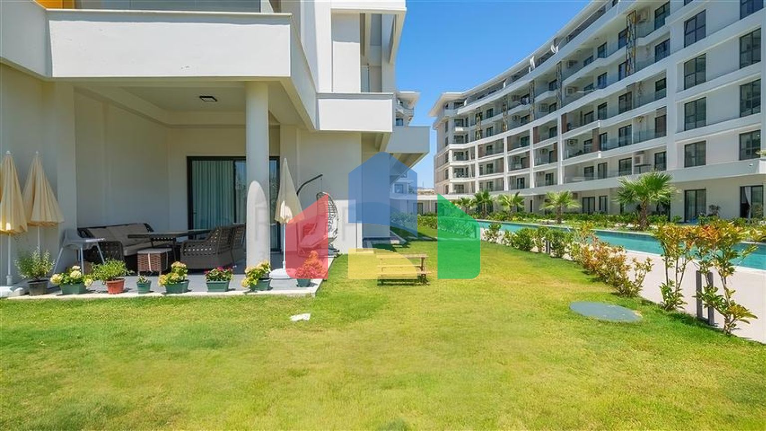 Розкішна квартира 3 + 1 з садом в елітному комплексі біля моря