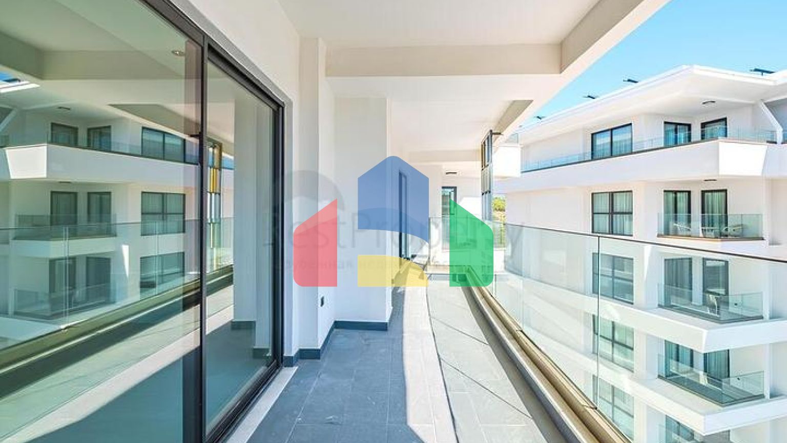 Сучасна квартира 2+1 в новому житловому комплексі біля моря в районі Тюрклер