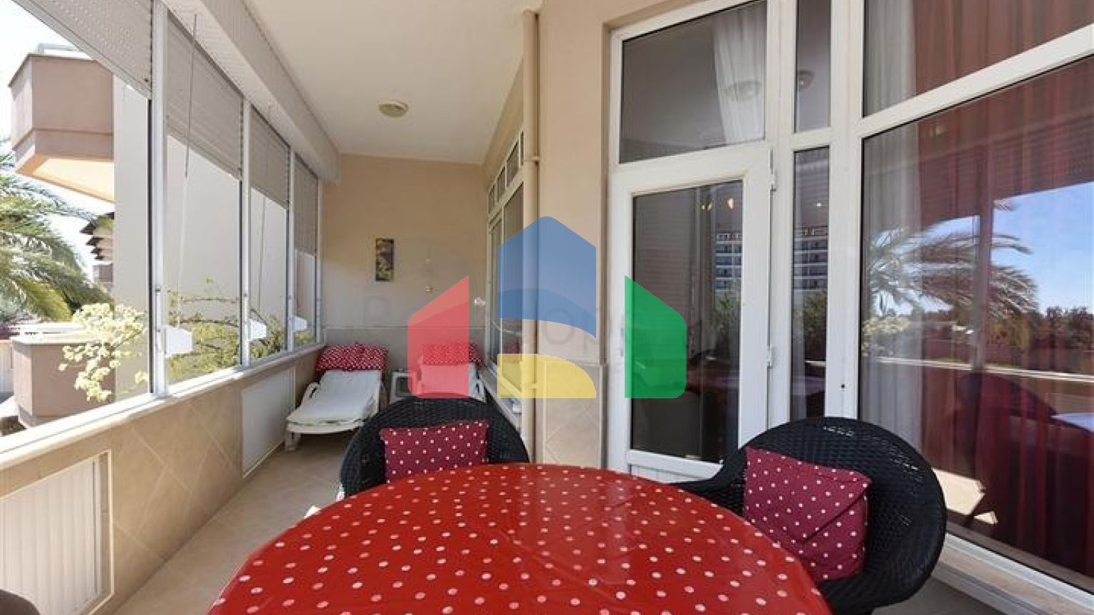 Просторная вилла  3+1 в Паялларе  – комфорт и уют рядом с морем