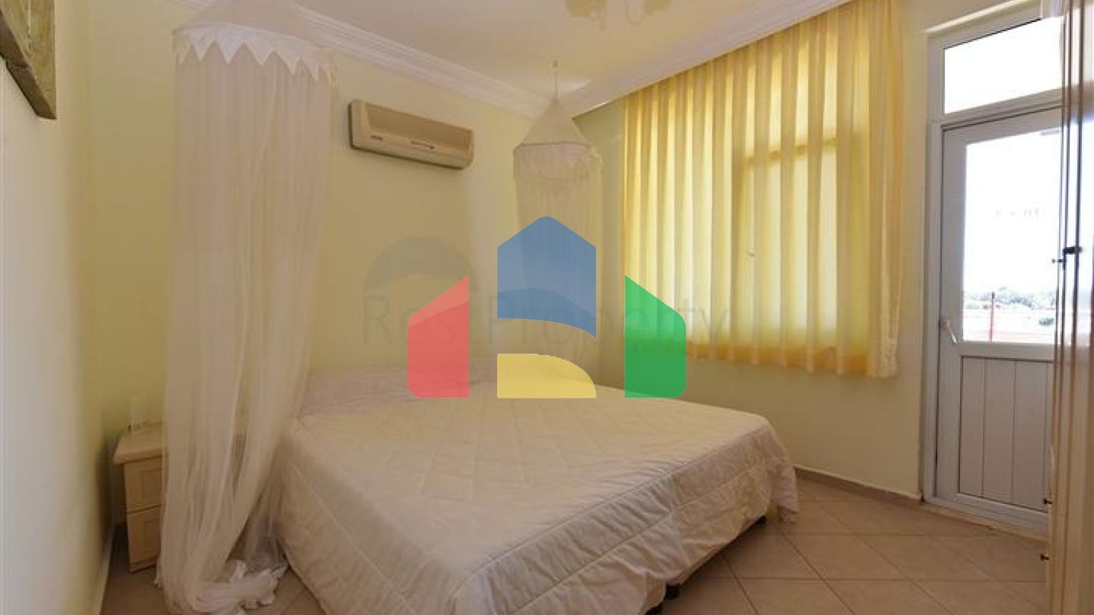 Просторная вилла  3+1 в Паялларе  – комфорт и уют рядом с морем