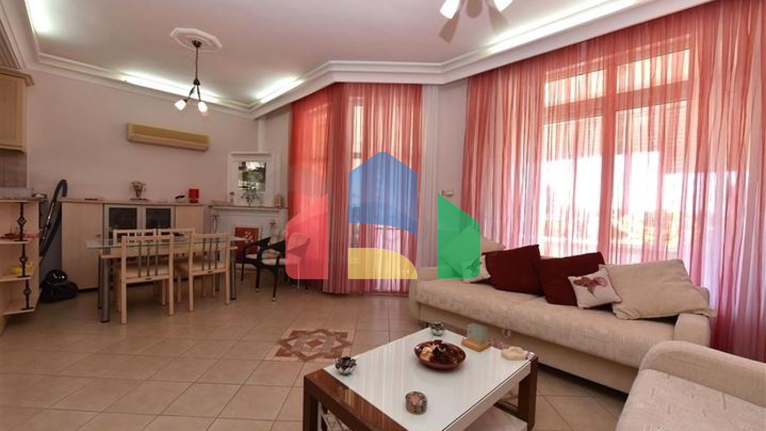 Просторная вилла  3+1 в Паялларе  – комфорт и уют рядом с морем