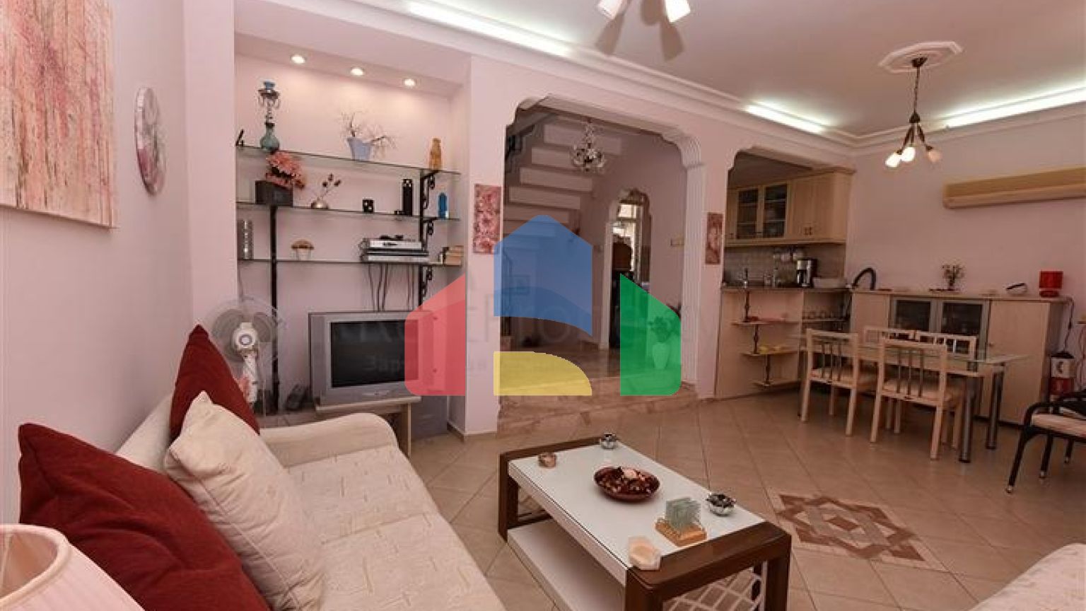 Просторная вилла  3+1 в Паялларе  – комфорт и уют рядом с морем