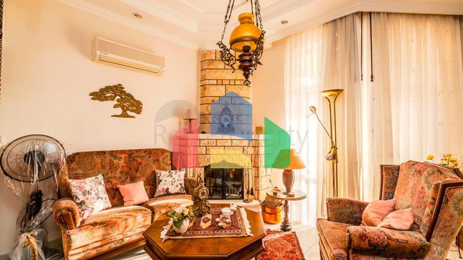 Простора мебльована вілла всього в 50 м від моря в районі Паяллар / Аланья