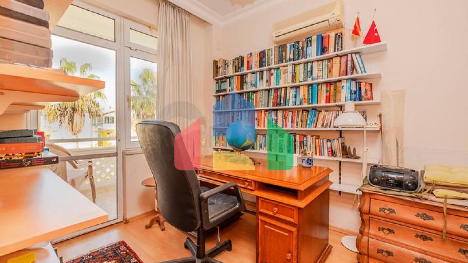 Простора мебльована вілла всього в 50 м від моря в районі Паяллар / Аланья