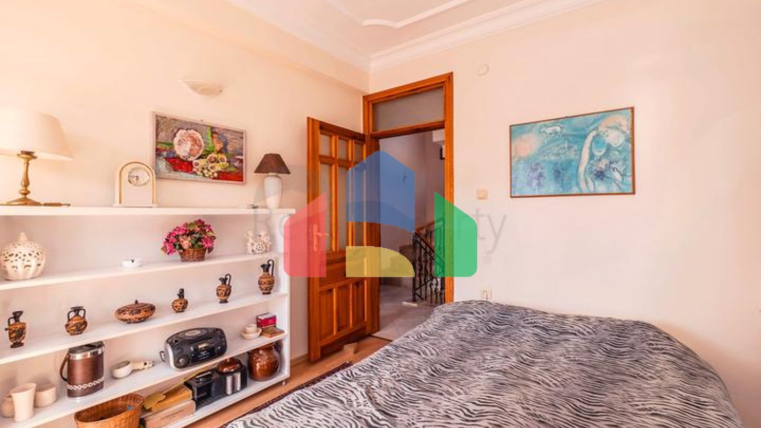 Простора мебльована вілла всього в 50 м від моря в районі Паяллар / Аланья