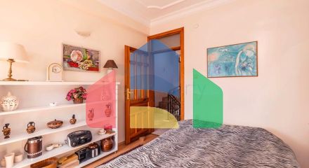 Простора мебльована вілла всього в 50 м від моря в районі Паяллар / Аланья