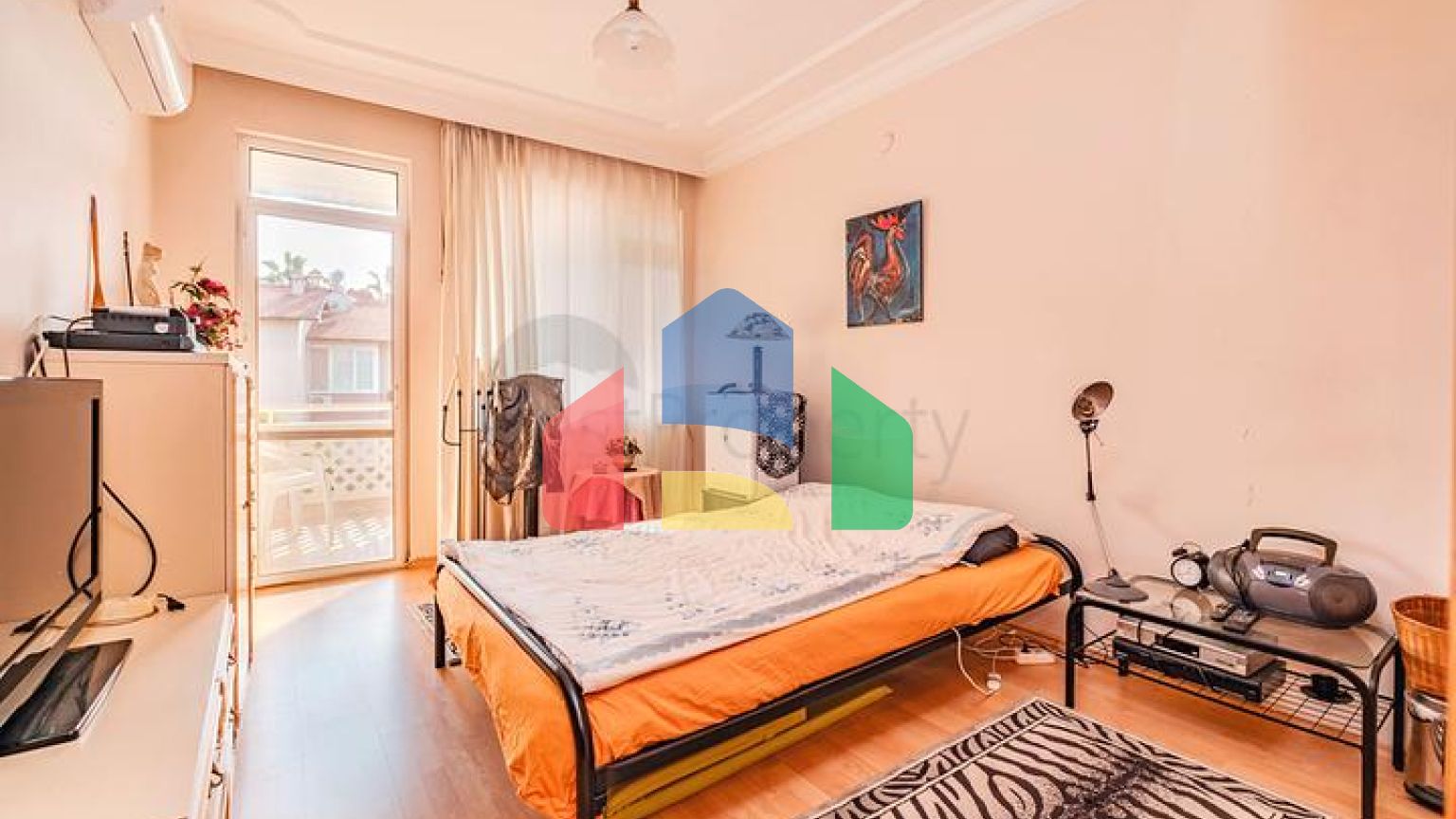 Простора мебльована вілла всього в 50 м від моря в районі Паяллар / Аланья