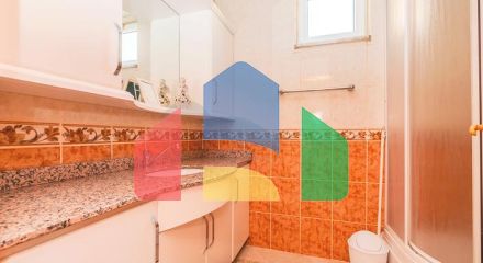 Простора мебльована вілла всього в 50 м від моря в районі Паяллар / Аланья