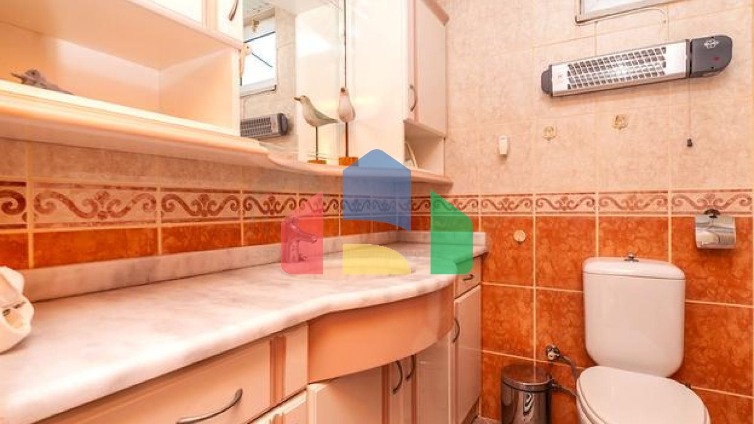 Простора мебльована вілла всього в 50 м від моря в районі Паяллар / Аланья