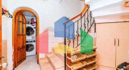 Простора мебльована вілла всього в 50 м від моря в районі Паяллар / Аланья