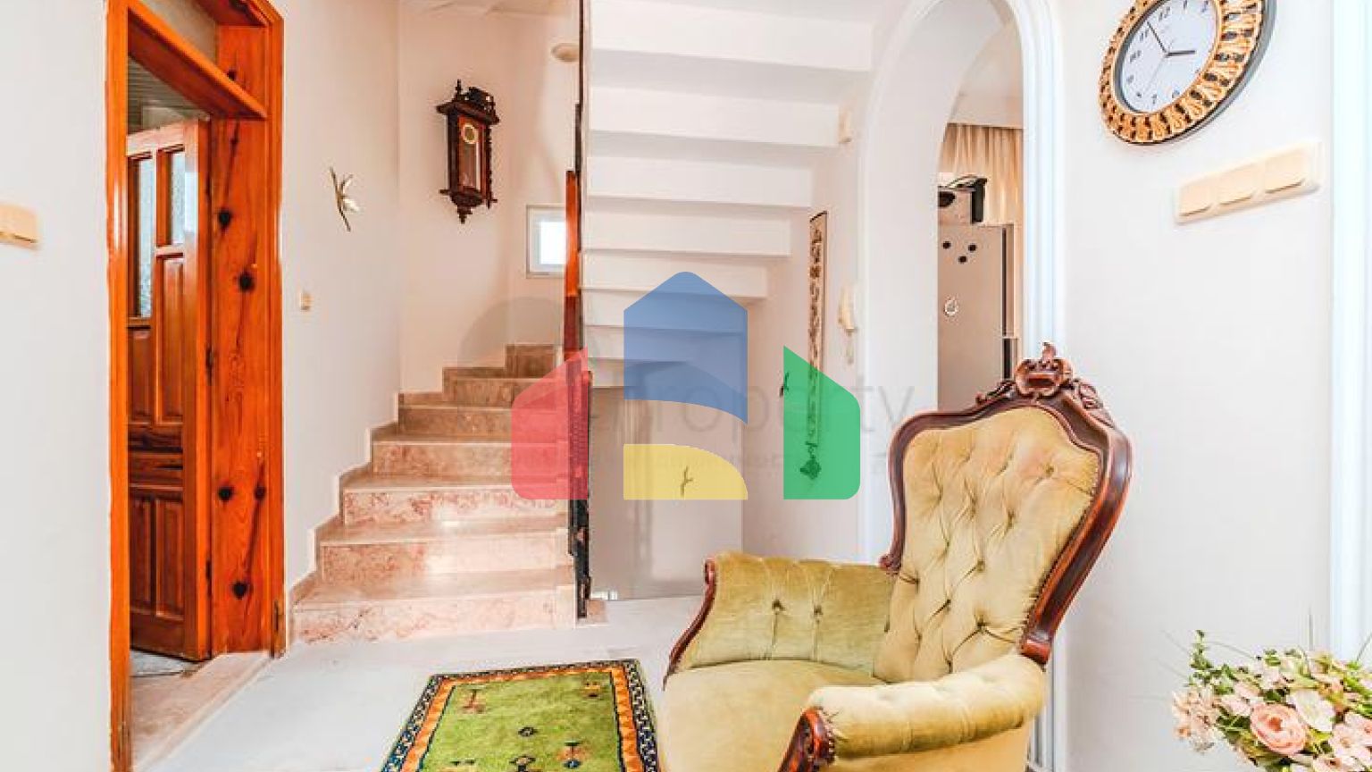 Простора мебльована вілла всього в 50 м від моря в районі Паяллар / Аланья