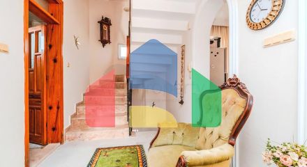 Простора мебльована вілла всього в 50 м від моря в районі Паяллар / Аланья