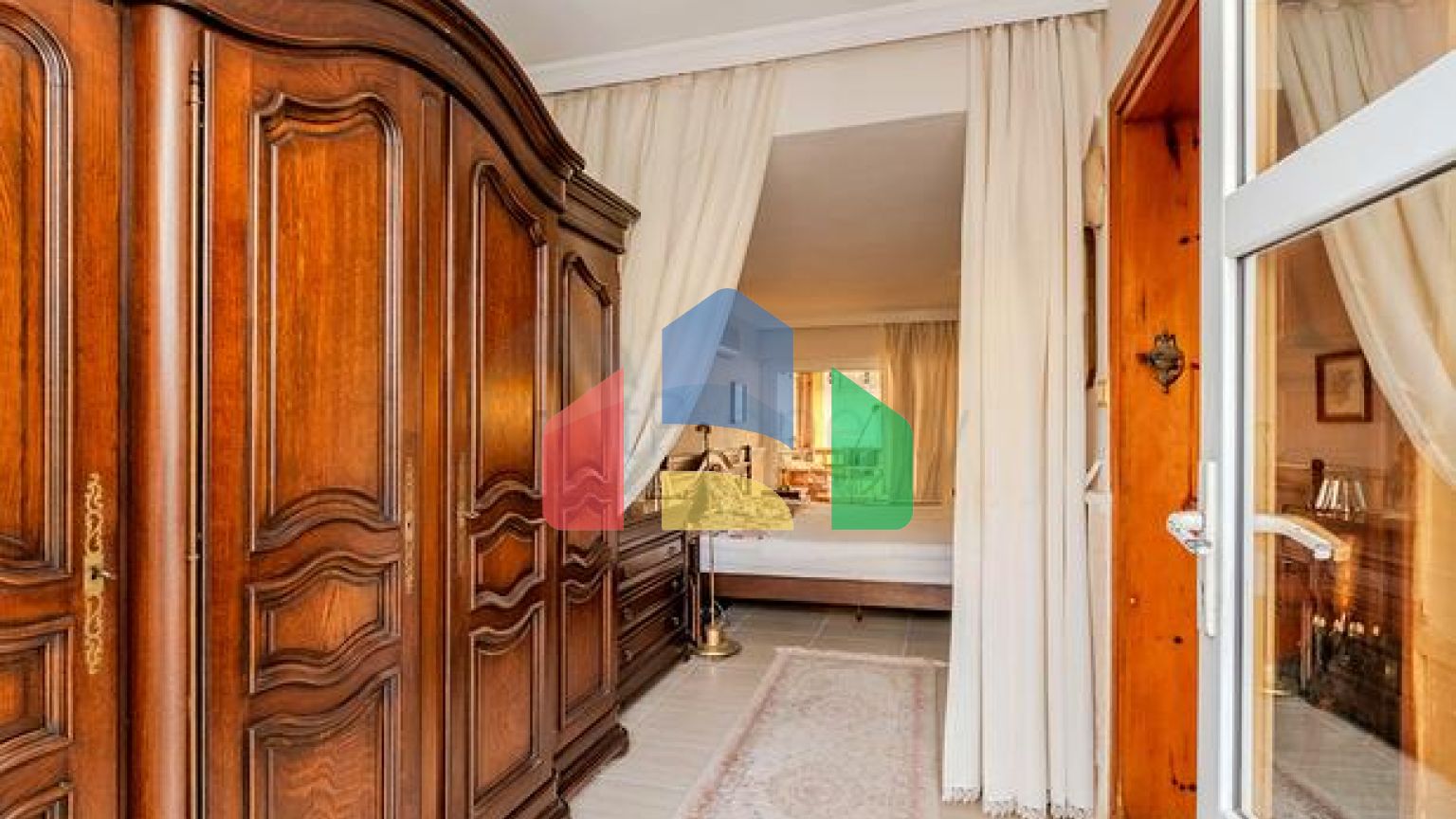 Простора мебльована вілла всього в 50 м від моря в районі Паяллар / Аланья