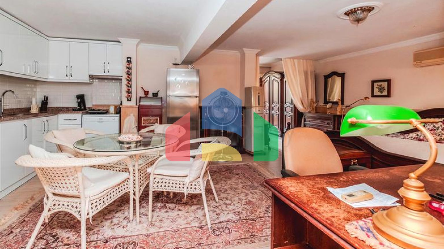 Простора мебльована вілла всього в 50 м від моря в районі Паяллар / Аланья