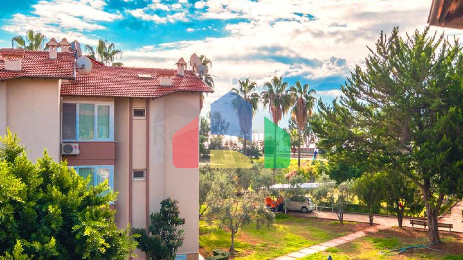 Простора мебльована вілла всього в 50 м від моря в районі Паяллар / Аланья