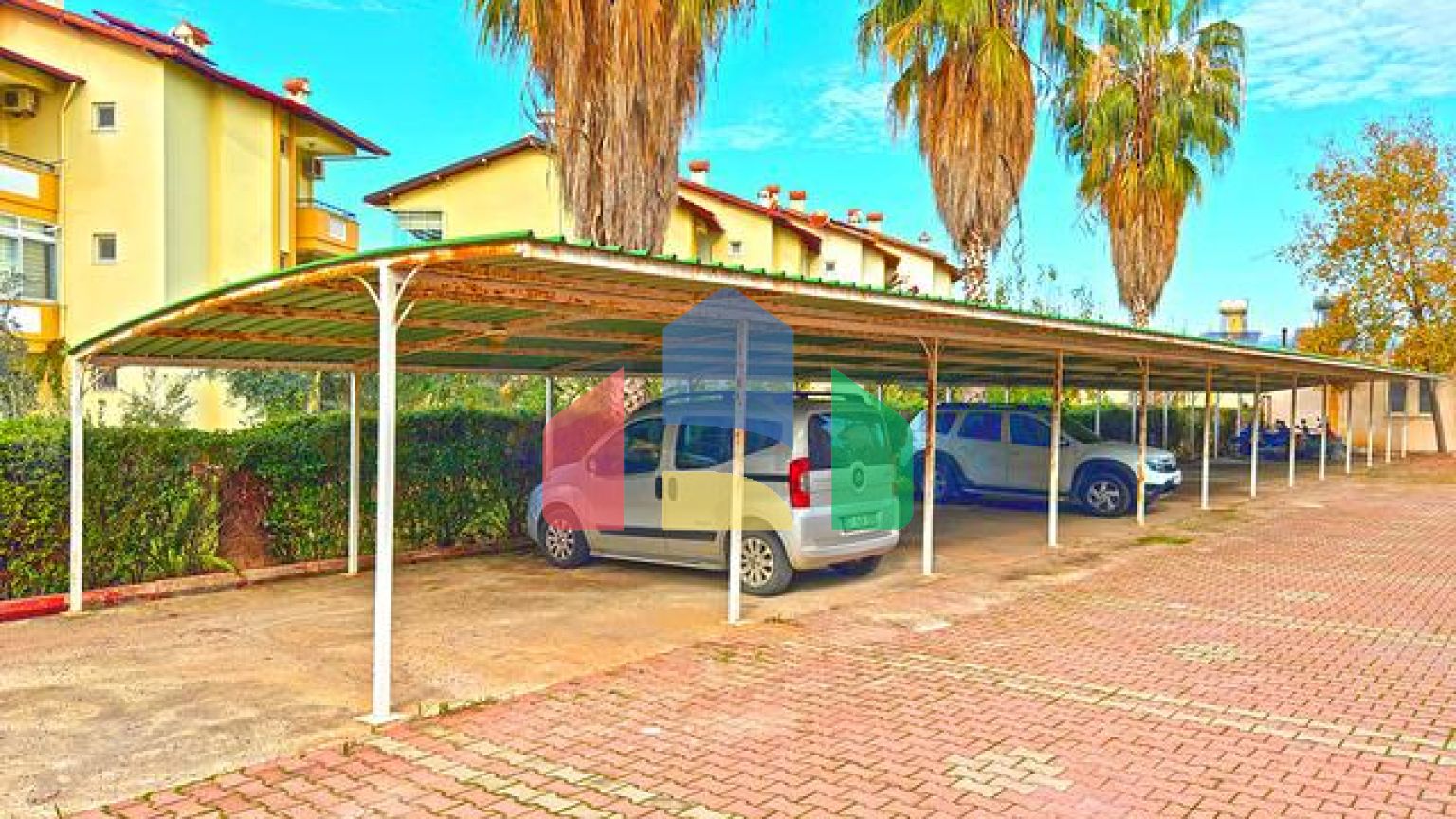 Простора мебльована вілла всього в 50 м від моря в районі Паяллар / Аланья