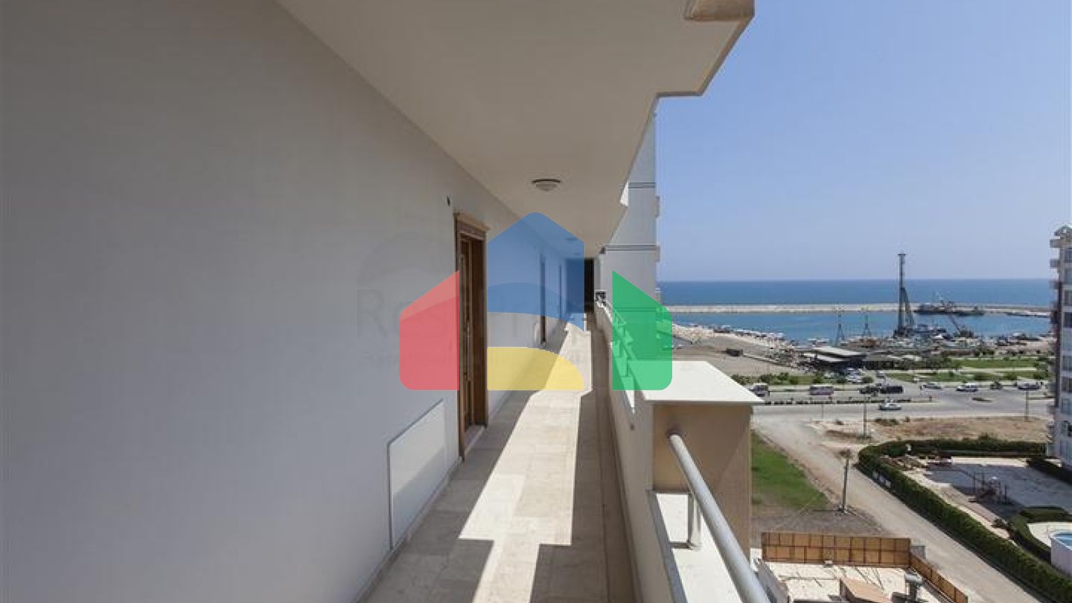 Квартири на першій береговій лінії в районі Ердемлі