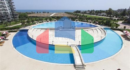 Apartments with hotel infrastructure on the first coastline