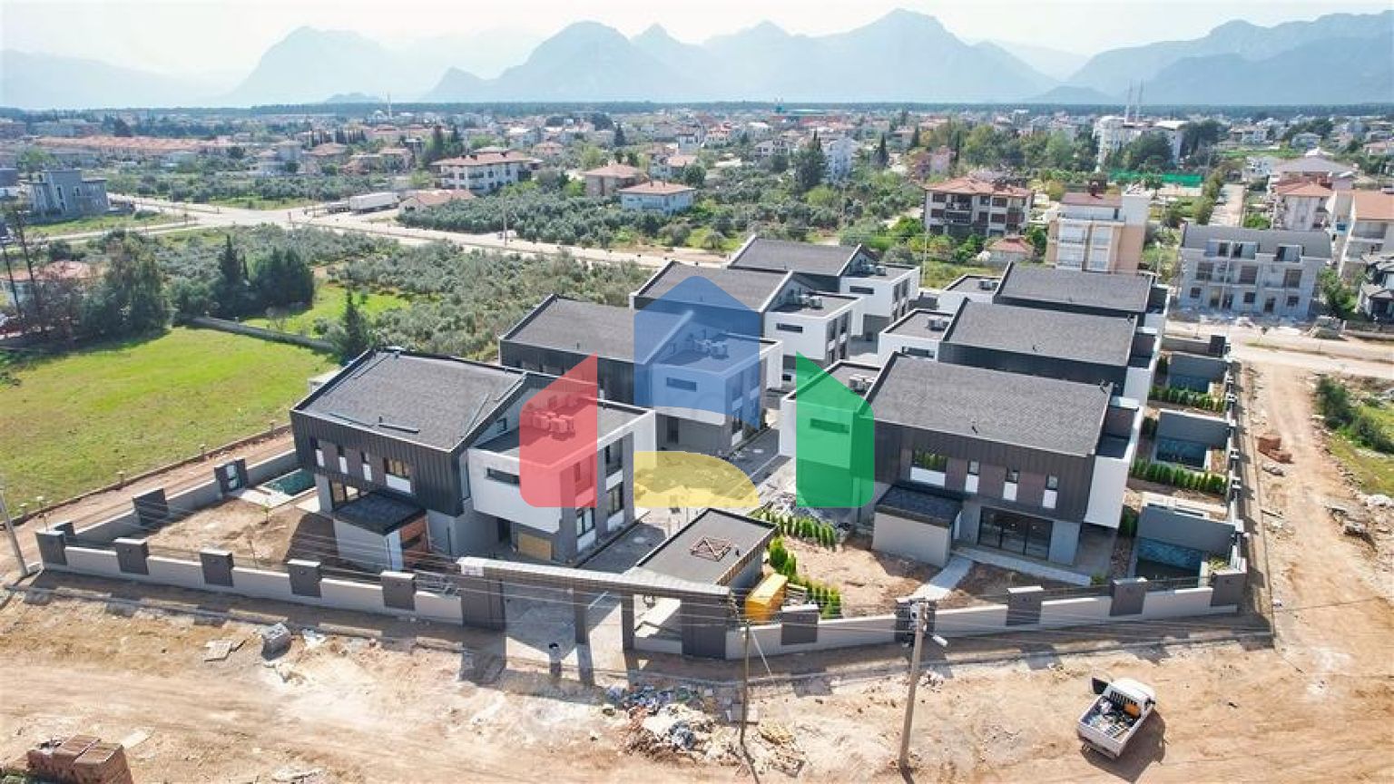 Виллы в комплексе планировки 4+1 в районе Дошемеалты - Анталия