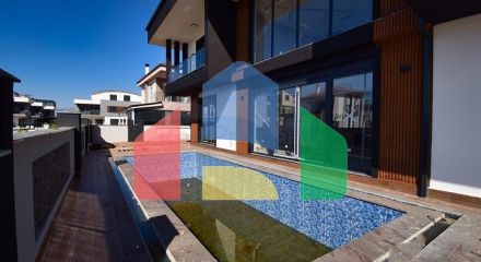 Вілла планування 7 + 1 в районі Дошемеалти - Анталія