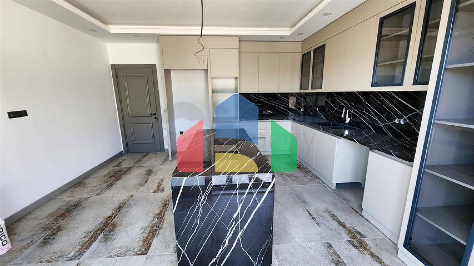 Вілла планування 4 + 1 в районі Дошемеалти - Анталія