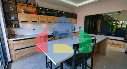 Затишна вілла планування 4 + 1 в районі Дошемеалти - Анталія