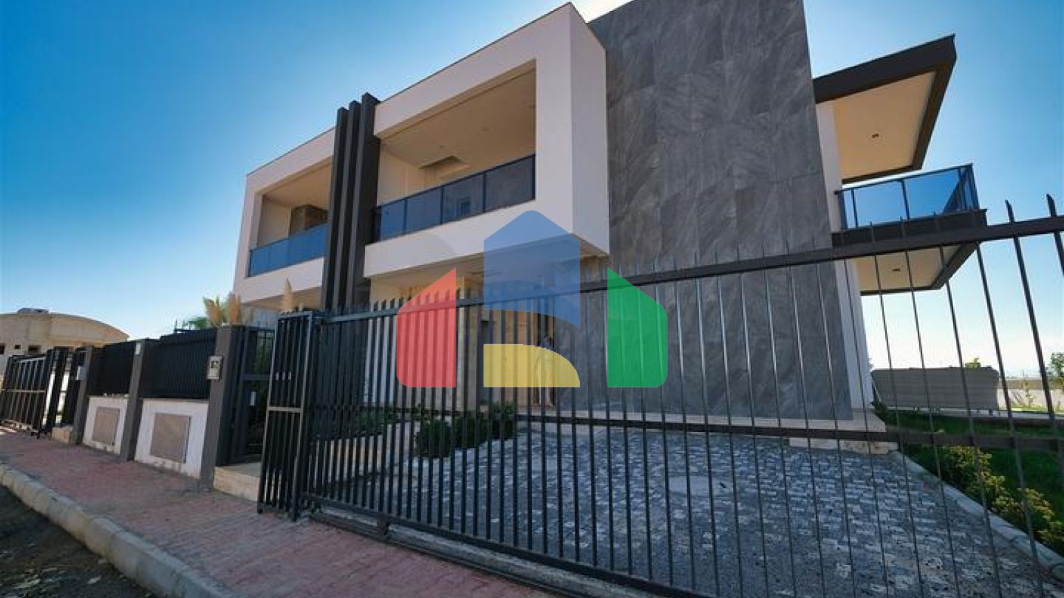 Затишна вілла планування 4 + 1 в районі Дошемеалти - Анталія