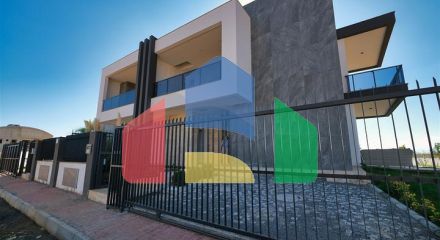 Затишна вілла планування 4 + 1 в районі Дошемеалти - Анталія