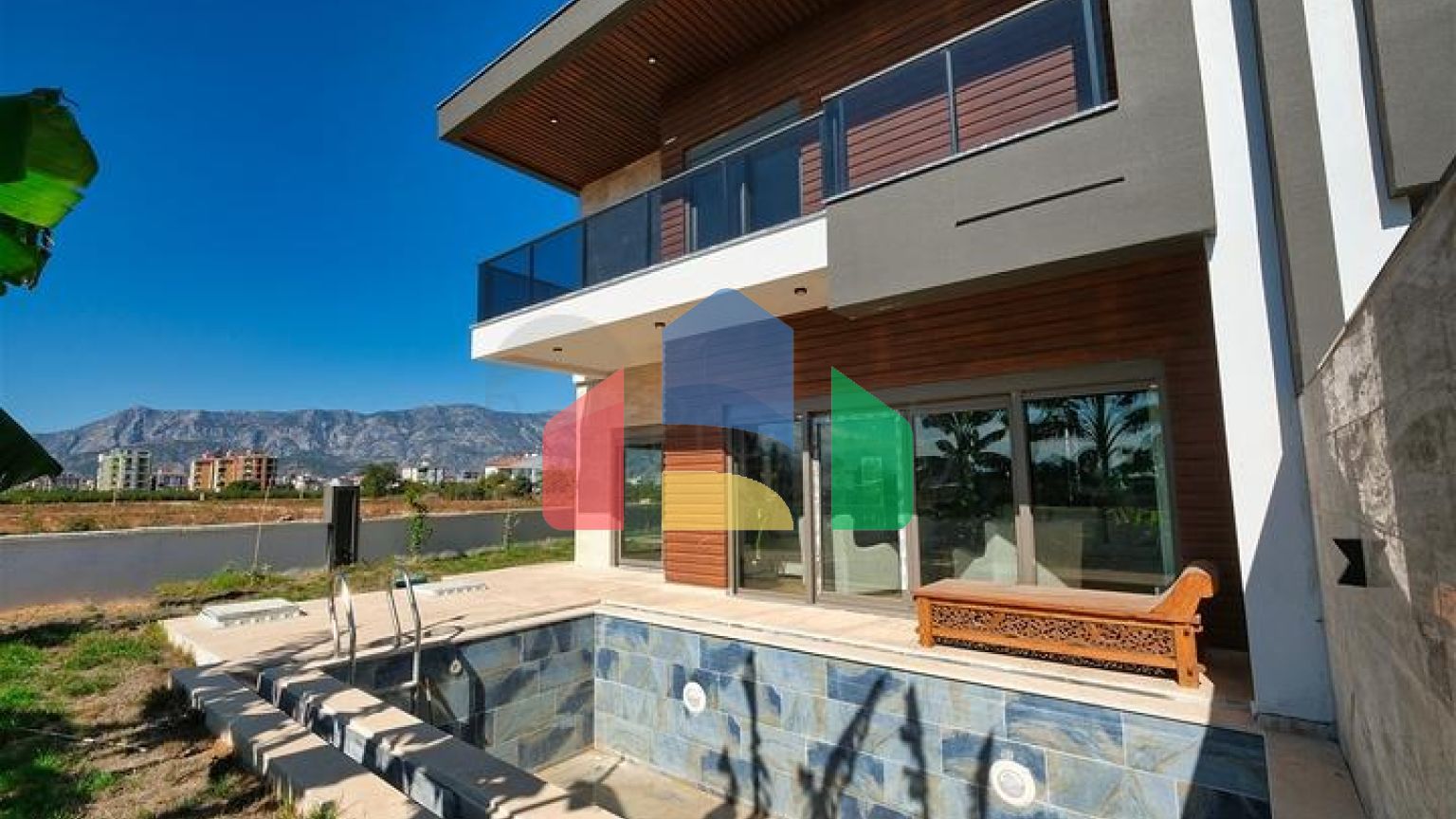 Затишна вілла планування 4 + 1 в районі Дошемеалти - Анталія