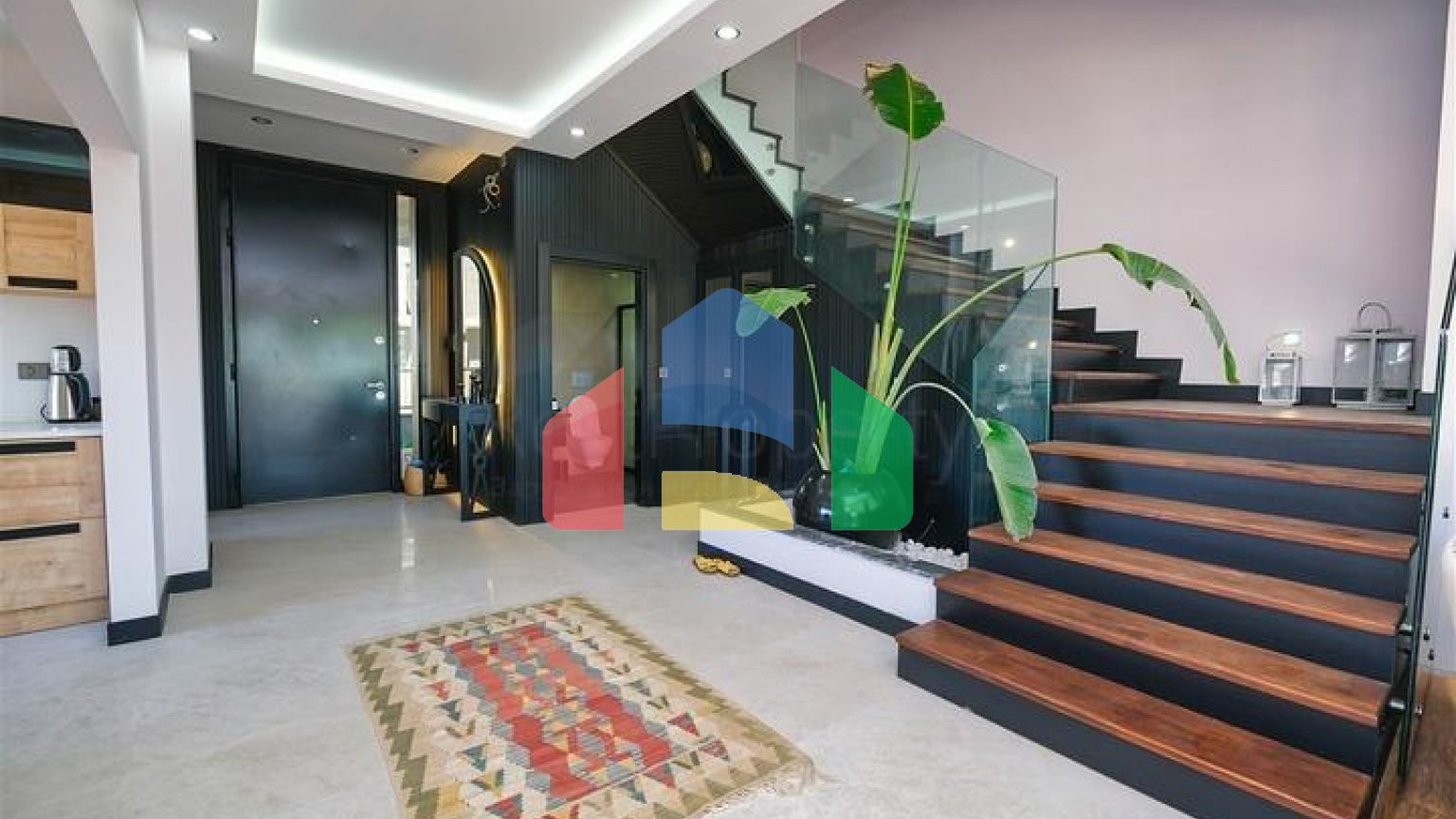 Затишна вілла планування 4 + 1 в районі Дошемеалти - Анталія