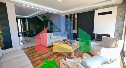 Затишна вілла планування 4 + 1 в районі Дошемеалти - Анталія