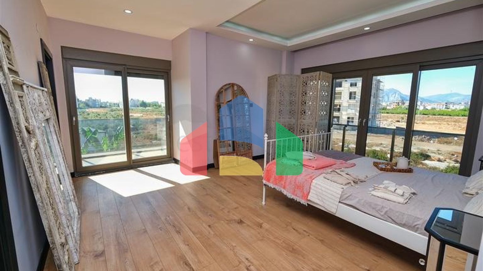 Затишна вілла планування 4 + 1 в районі Дошемеалти - Анталія