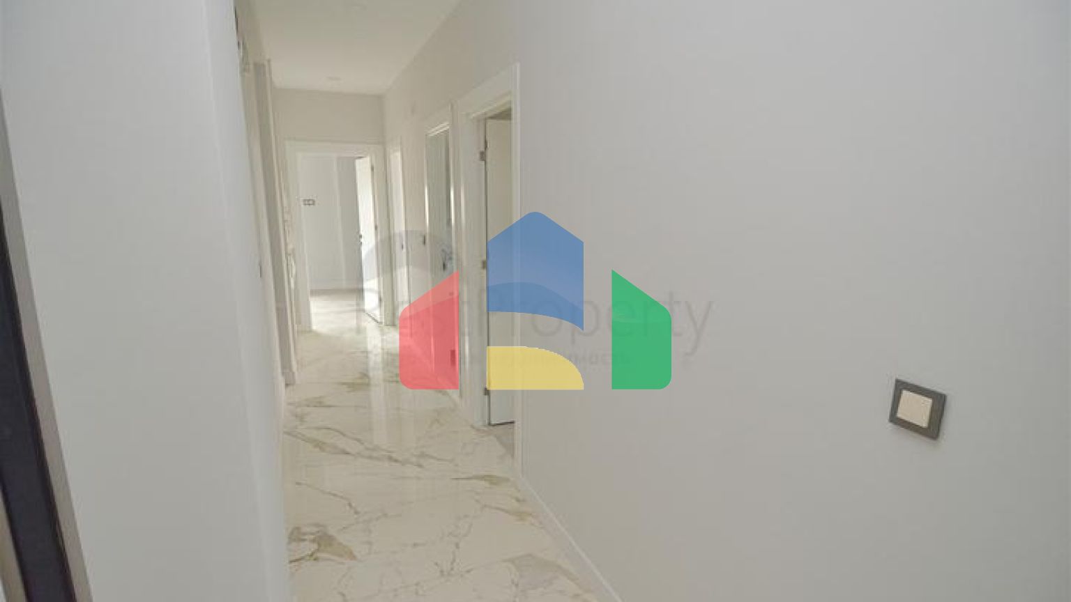 Будівля, що має 4 квартири в районі Дошемеалти-Анталія