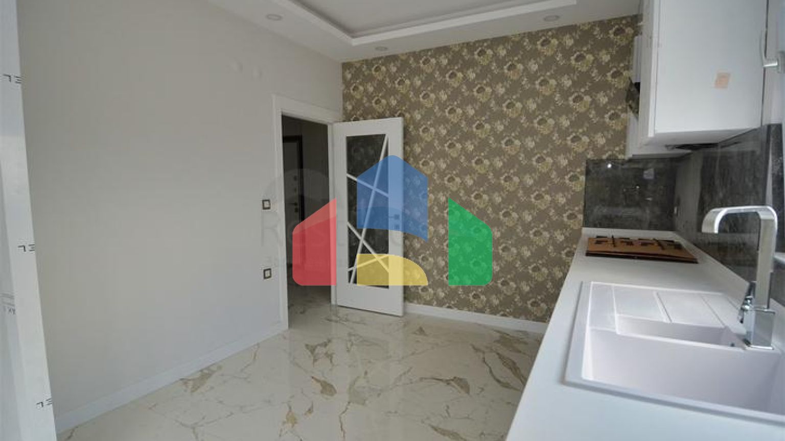 Будівля, що має 4 квартири в районі Дошемеалти-Анталія