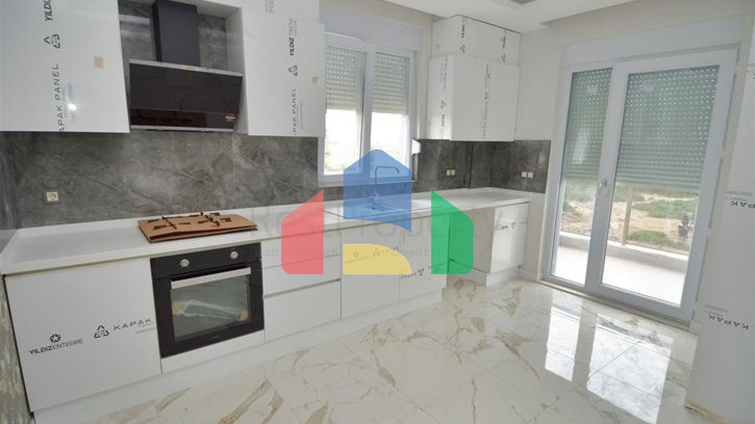 Будівля, що має 4 квартири в районі Дошемеалти-Анталія