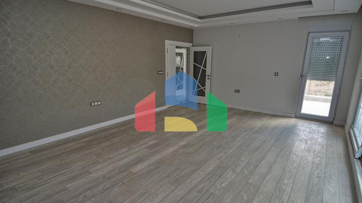 Будівля, що має 4 квартири в районі Дошемеалти-Анталія