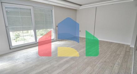 Будівля, що має 4 квартири в районі Дошемеалти-Анталія