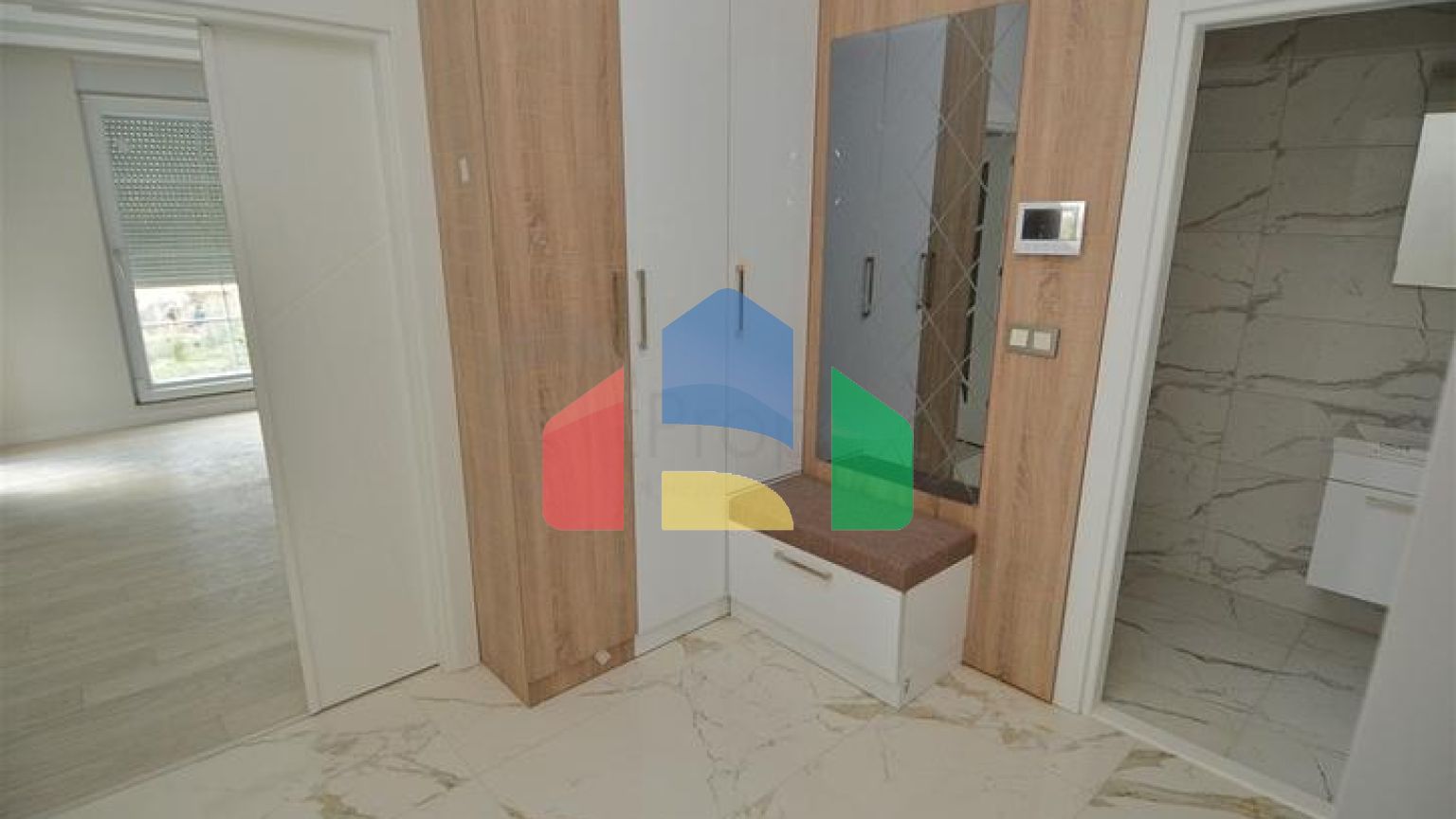 Будівля, що має 4 квартири в районі Дошемеалти-Анталія