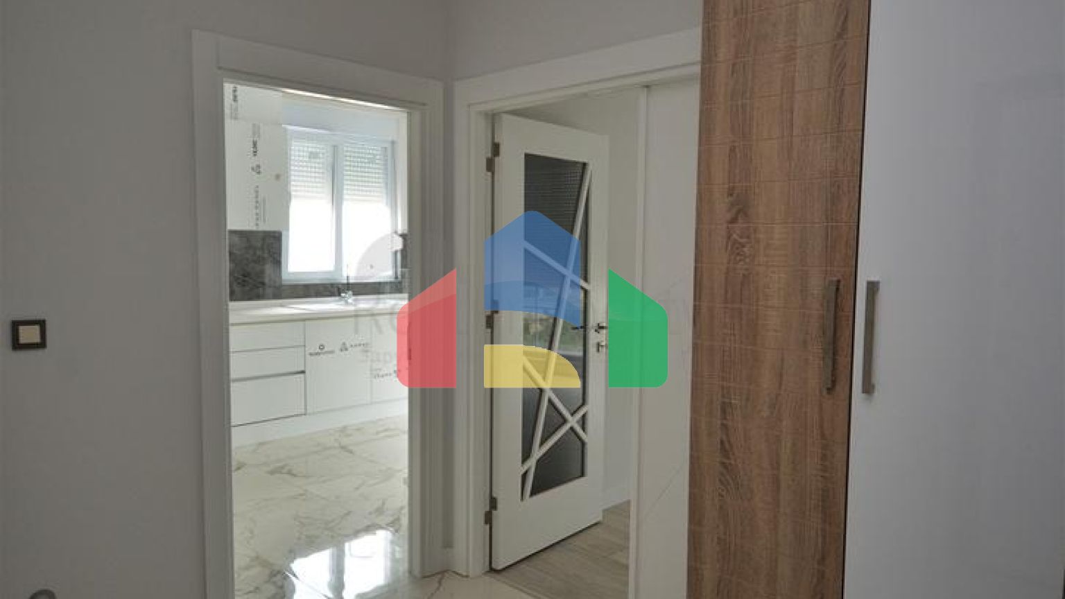 Будівля, що має 4 квартири в районі Дошемеалти-Анталія