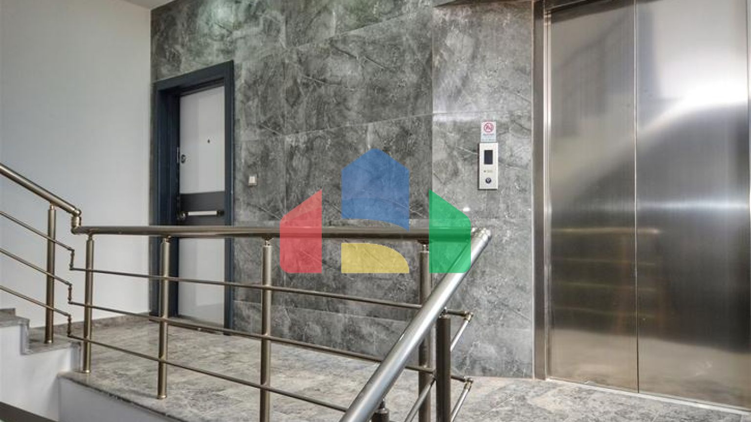 Будівля, що має 4 квартири в районі Дошемеалти-Анталія